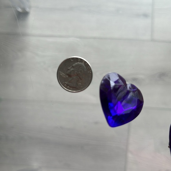 VINTAGE PURPLE HEART CLIP ON EARRINGS - Picture 6 of 7